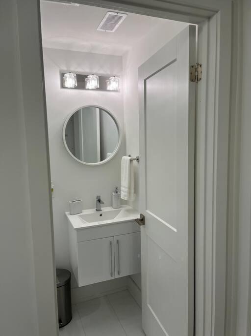 Lovely One Bedroom Condo With Free Parking Niagara Falls Esterno foto