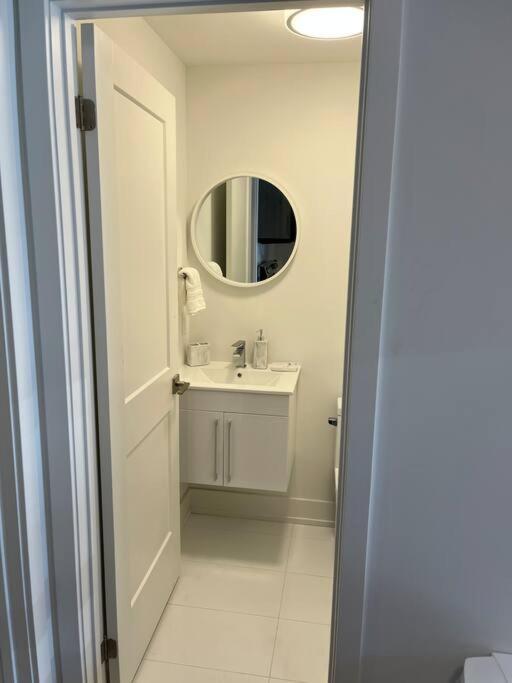 Lovely One Bedroom Condo With Free Parking Niagara Falls Esterno foto